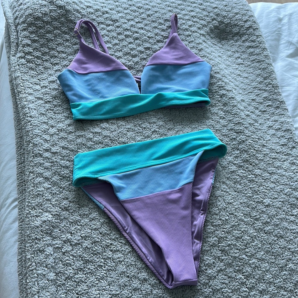 beach riot swim color block bikini Alexis bottom Riza Top. Bottoms S Top is M